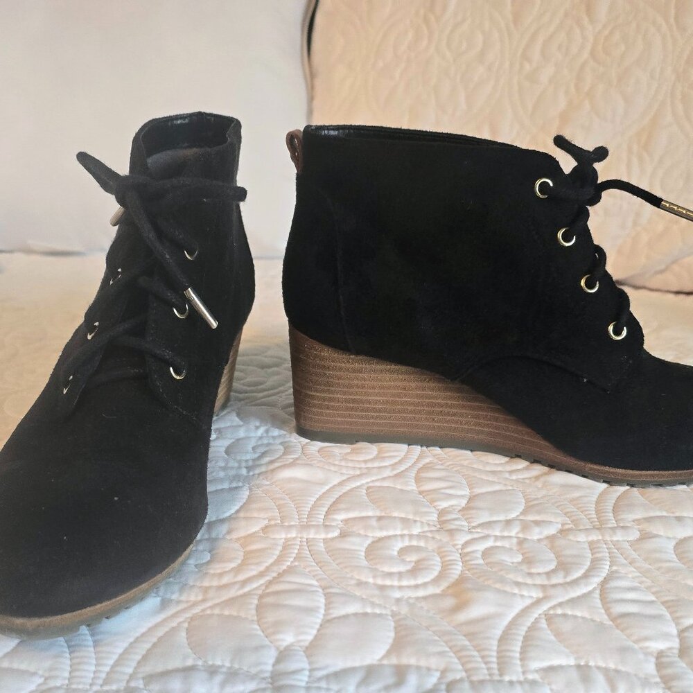 Dr Scholl’s Be Energized Black Suede Wedge Ankle Boots Sz 9 Foam Comfort 2.5" he